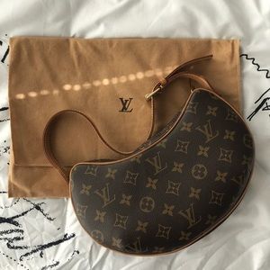 Louis Vuitton Pochette Croissant 💛